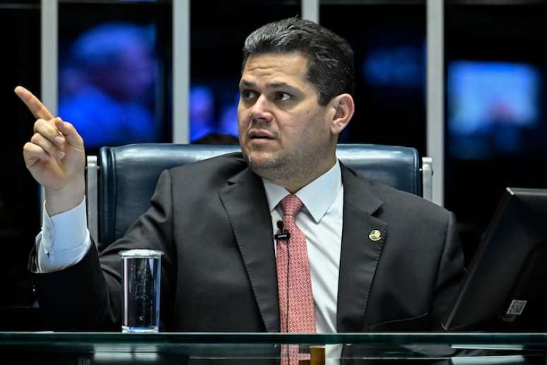 Davi Alcolumbre, presidente do Senado, trará proposição à reunião de líderes na próxima semana.