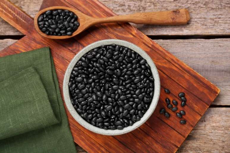 O feij&atilde;o faz parte da lista de alimentos ferment&aacute;veis que aumentam a produ&ccedil;&atilde;o de gases 