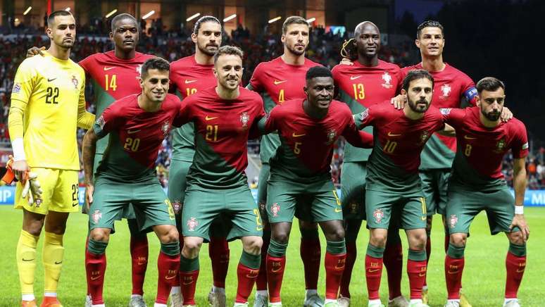 Diogo Jota, com a camisa 21, foi campeão com Portugal e o com o Liverpool na última temporada