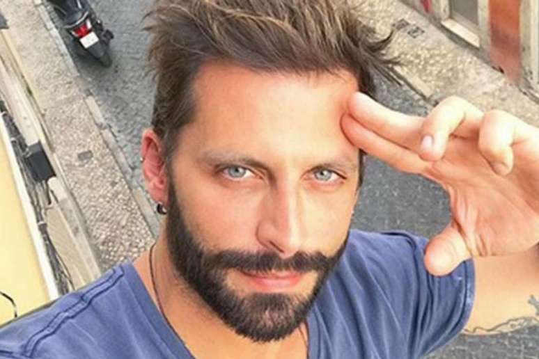 The creator of adult content reveals in the backstage with Henri Castelli