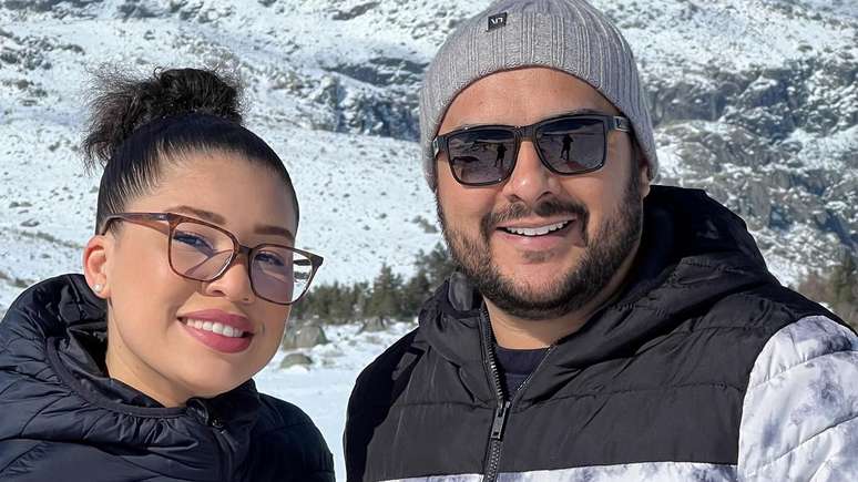 Manoel e a esposa, Andressa, trabalham como cuidadores de idosos em Portugal; situa&ccedil;&atilde;o dos filhos, menores de idade, no pa&iacute;s preocupa