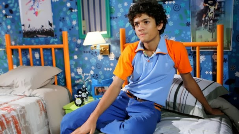 Ex-Chiquititas revela que é bissexual após beijo inesperado em amigo: 'Me sentia atraído'