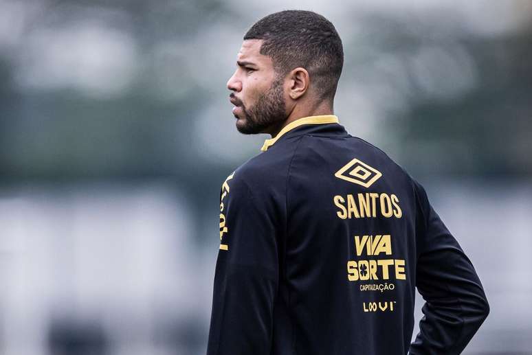 Lip&atilde;o &eacute; um dos jogadores da F&uacute;ria que vem treinando no Santos &ndash;