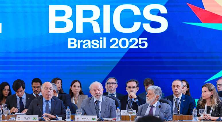 O esvaziamento da cúpula ocorre também em um contexto de queda de popularidade interna do presidente Lula