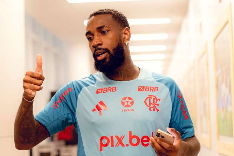 Gerson durante atividade pelo Flamengo