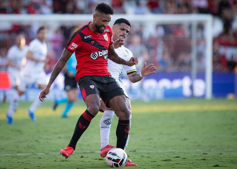 Wallace (Atlético-GO) durante jogo contra o Volta Redonda, no dia 22.06.2025  