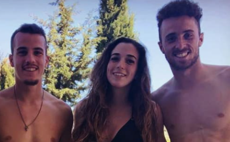 André Silva e Diogo Jota durante registro de férias em 2020