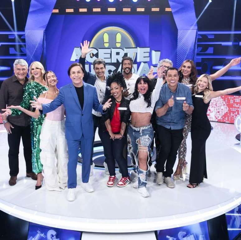Da esquerda para direita: Cleber Machado, Val Marchiori,  Thais Braz, Tom Cavalcante, Zé Luiz, Juliana Oliveira, Ricardo Alface, Gretchen Miranda, Léo Picardias,  Marcello Faustini, Nicole Bahls e Carol Bresolin