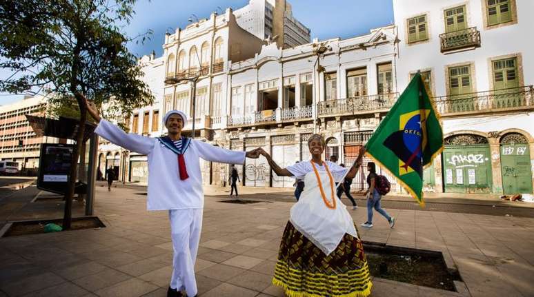 Átila Bee em Rio, Negro, documentário sobre como a população negra do Rio de Janeiro forjou trajetórias individuais e laços comunitários.