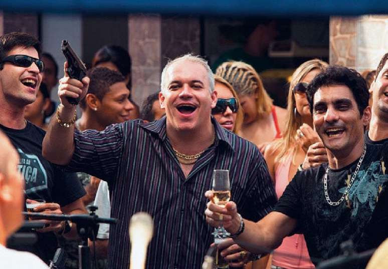 Personagem Rocha, de Tropa de Elite 2, era um policial no primeiro filme. Ele cresce como miliciano.
