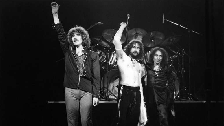 Bill Ward ao centro durante show do Black Sabbath em 1980 -