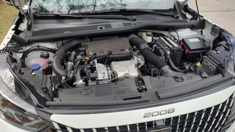 Peugeot 2008 vs Fiat Strada