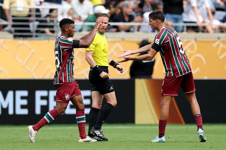 Substitui&ccedil;&atilde;o no Fluminense, entrada de H&eacute;rcules (Photo by Buda Mendes/Getty Images)