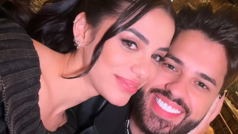 Ex-BBB Key Alves revela que está grávida do 1º filho com o cantor Bruno Rosa