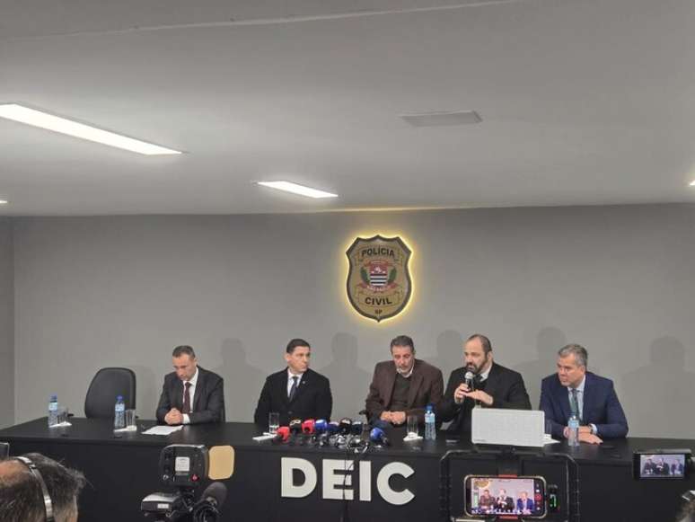 Departamento Estadual de Investigações Criminais (DEIC) da Polícia Civil de São Paulo concede entrevista para falar sobre o suspeito de participar de ataque hacker