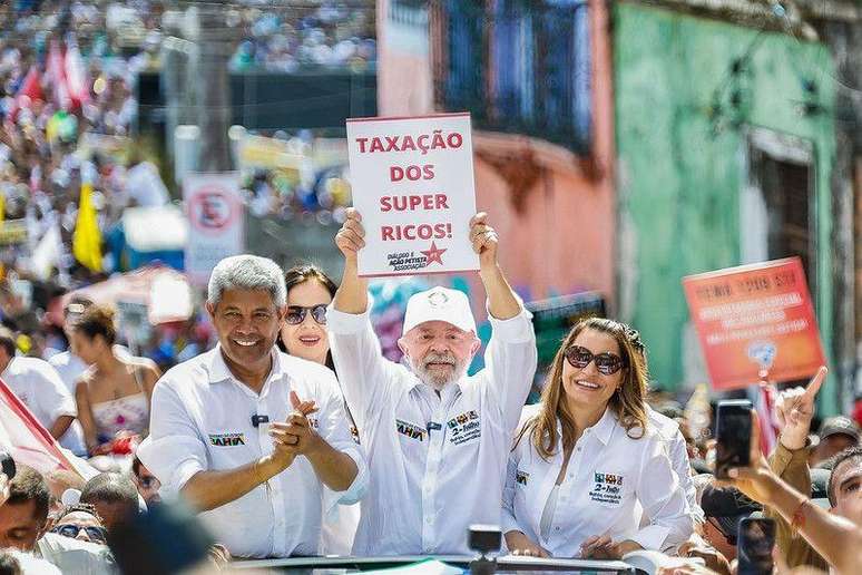 Lula adere a campanha do PT que pede a taxação dos "super ricos" em postura interpretada como um confronto a parte do Congresso Nacional