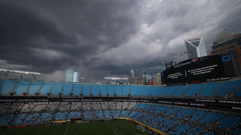 Uma tempestade de ver&atilde;o em Charlotte, na Carolina do Norte, causou a suspens&atilde;o por duas horas do jogo Chelsea 4x1 Benfica, pelas oitavas de final do Mundial de Clubes disputado nos Estados Unidos