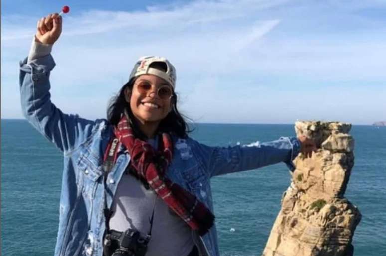 O corpo de Juliana Marins vai ser velado no Cemitério Parque da Colina, em Pendotiba, Niterói (RJ), das 12h30 às 15h de 5/7/2025. E depois será cremado. Segundo a família, Juliana já havia revelado que, quando morresse, preferia ser cremada.