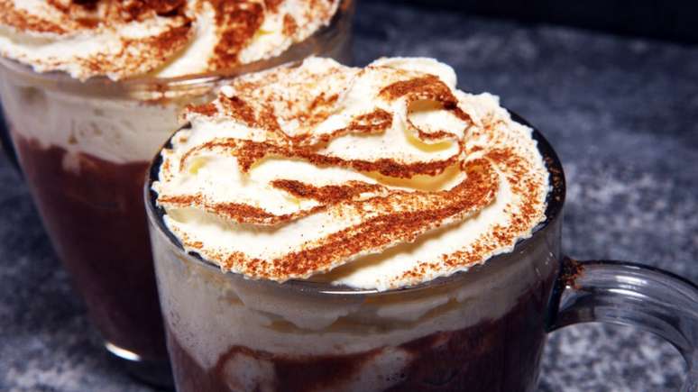 Hot chocolate with whipped cream and chocolate chips: joy without rivals Hot chocolate with whipped cream and chocolate chips: joy without rivals
