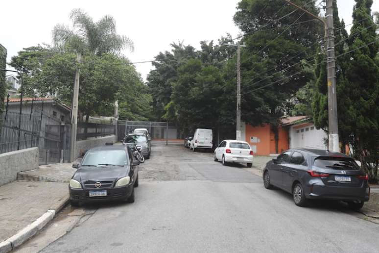 Carros estacionados na rua viram alvo fácil para criminosos