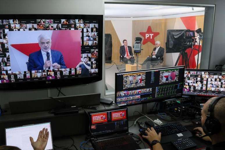 Humberto Costa, presidente nacional do PT, e Jilmar Tatto, secret&aacute;rio nacional de Comunica&ccedil;&atilde;o, participaram de encontro com influenciadores para alavancar a campanha "taxa&ccedil;&atilde;o BBB"