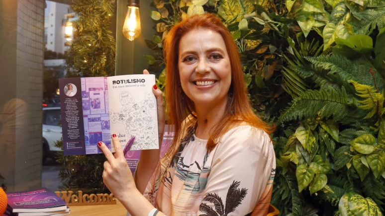 Doralice lançou um livro para alertar sobre os perigos do botulismo