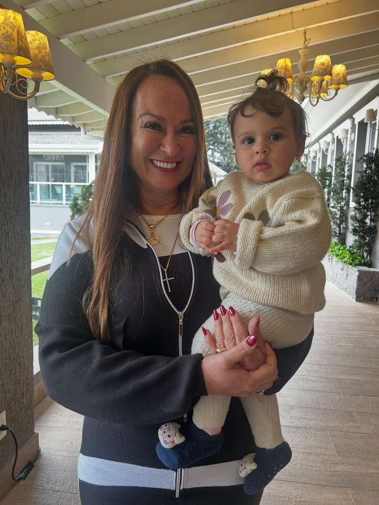 Nadine posa com Helena 