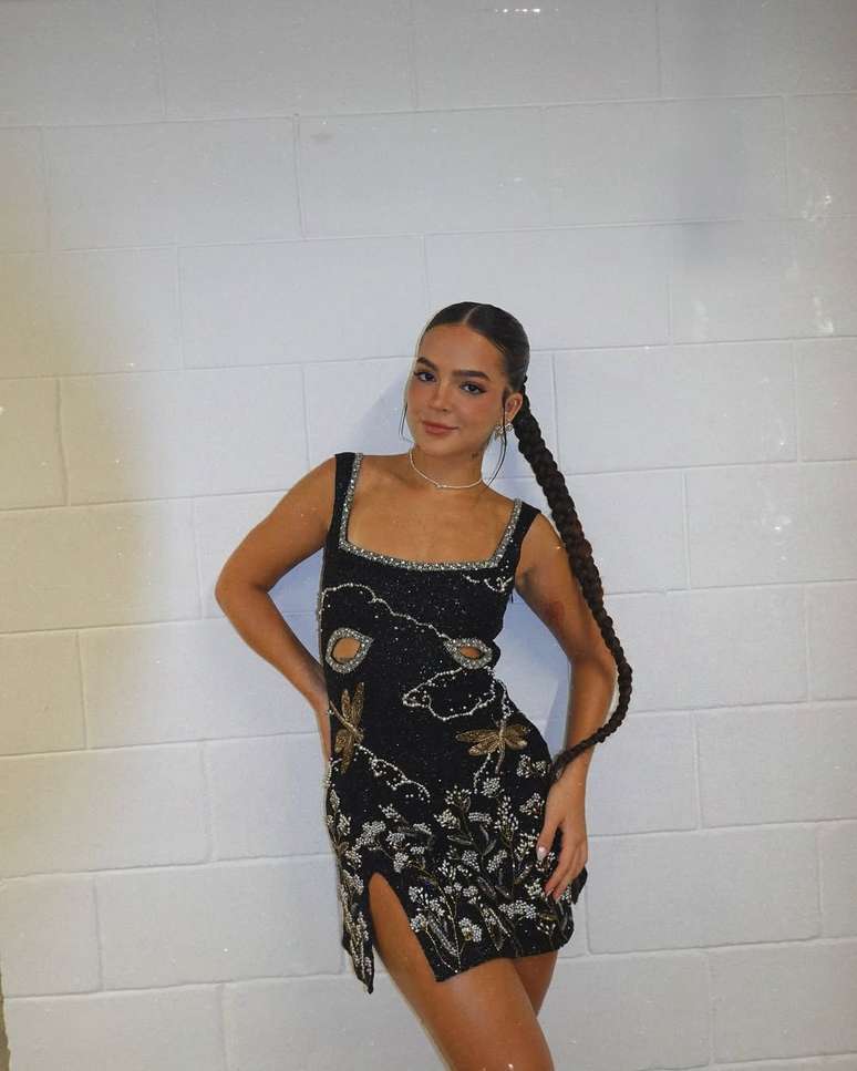 Mel Maia pose home Mel Maia pose home