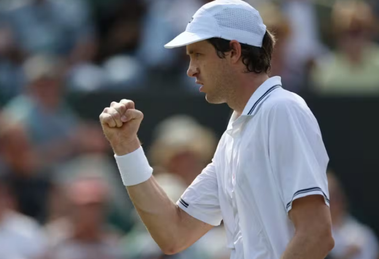 Nicolás Jarry derrotou João Fonseca e eliminou o brasileiro em Wimbledon