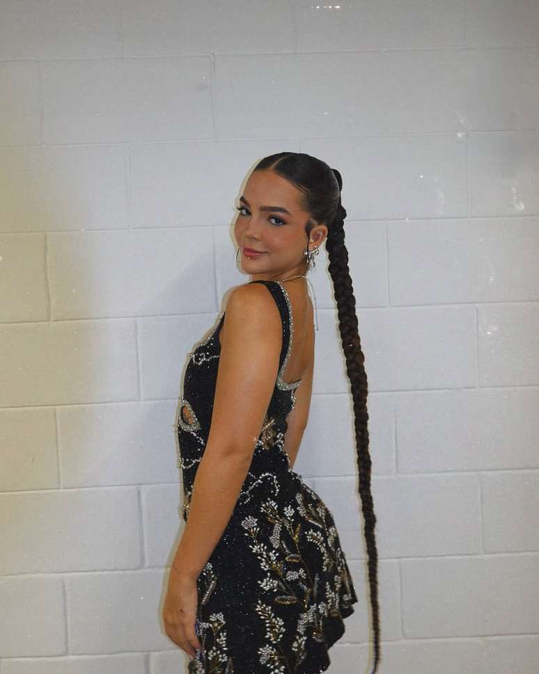 Mel Maia pose home Mel Maia pose home
