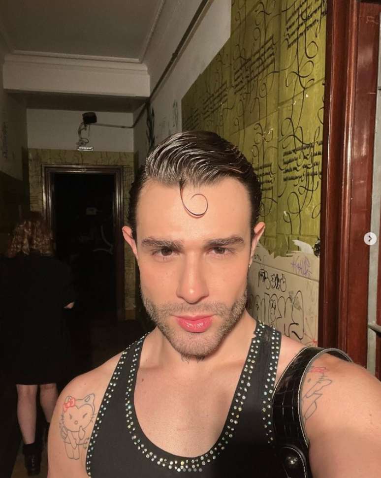 O designer Ricardo Benucci transformou a própria casa em vitrine