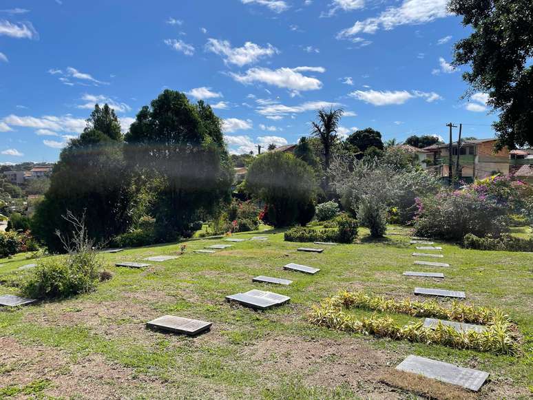 Cemitério é como um parque amplo e muito arborizado 