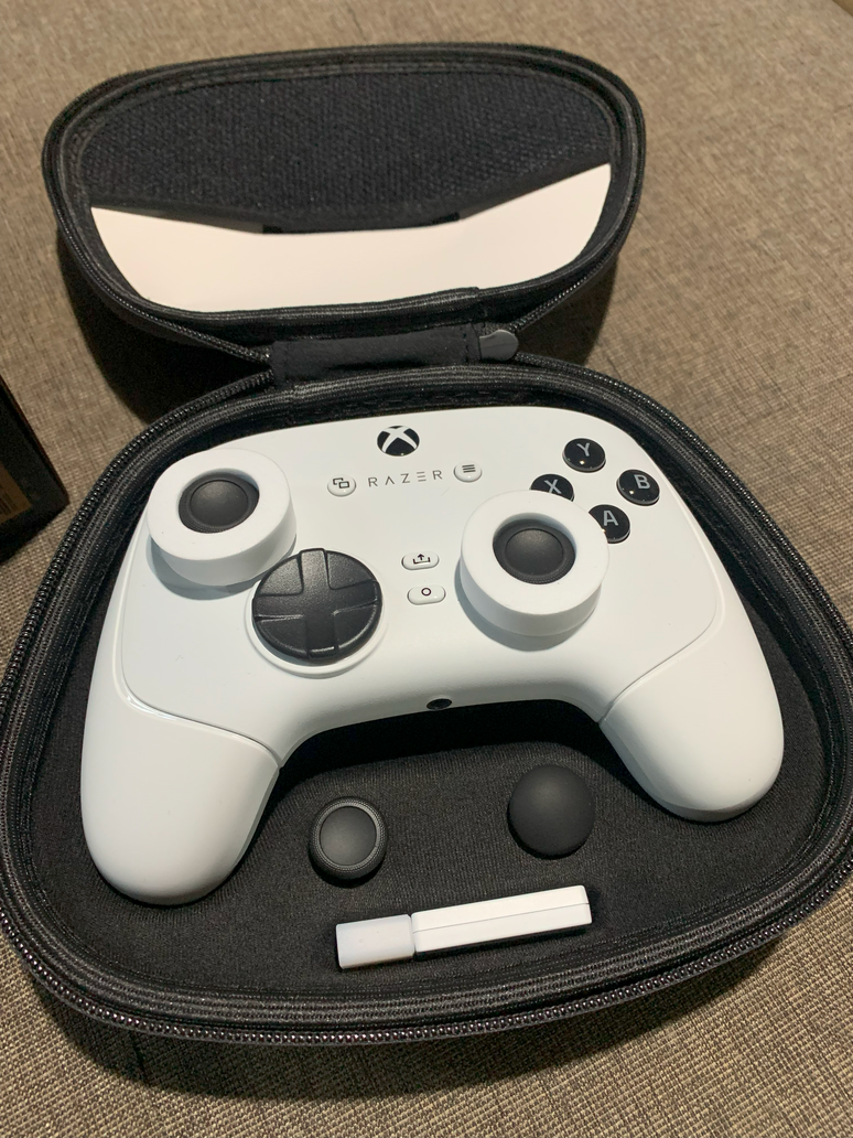 Razer Wolverine V3 Pro