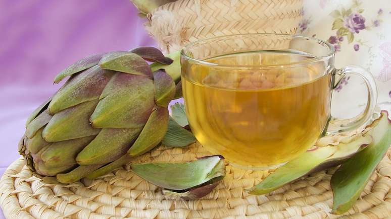 Veja como a infusão de folhas de alcachofra pode entrar na sua rotina, garantindo sabor e uma série de benefícios