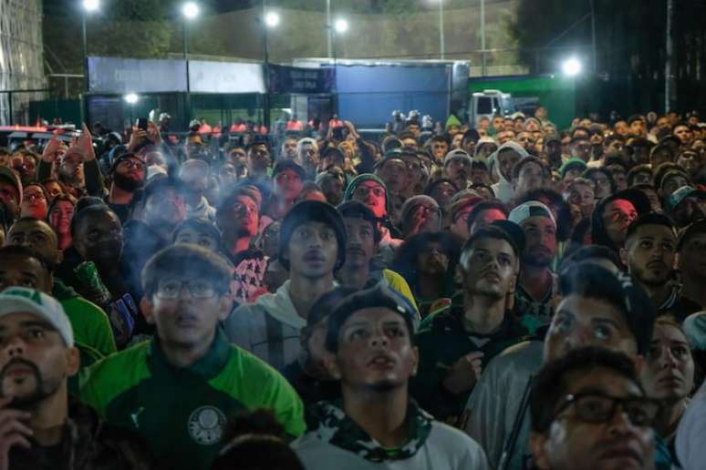 Torcida do Palmeiras tornou hábito acompanhar os jogos do time nas proximidades do Allianz Parque.