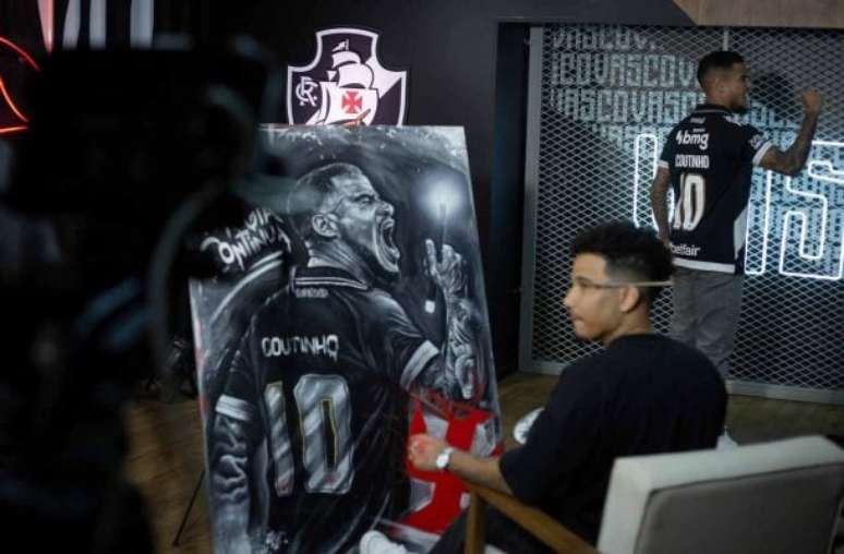 Fotos: Matheus Lima/Vasco - Legenda: Coutinho passa a utilizar a camisa 10 do Vasco no retorno da temporada brasileira