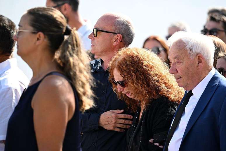 La madre de Diogo y André, Isabel Silva, no puede contener las lágrimas.