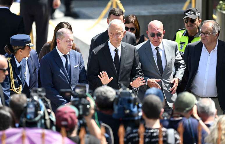 Presidente de Portugal, Marcelo Rebelo de Sousa, comparece ao funeral de Diogo Jota.