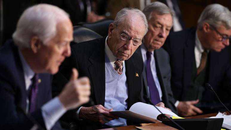 A idade média dos senadores americanos é de 65 anos, enquanto a idade média dos cidadãos do país é de 39 anos