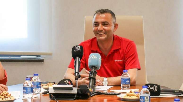 O prefeito de Manavgat, Niyazi Nefi Kara, enfrenta acusações de corrupção.