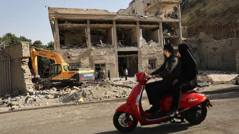 Israel e Estados Unidos justificaram seus ataques acusando o Ir&atilde; de estar prestes a produzir armas nucleares, o que o Teer&atilde; nega