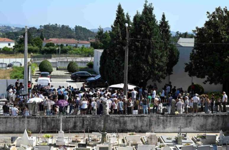 Presidente de Portugal, Marcelo Rebelo de Sousa, comparece ao funeral de Diogo Jota.