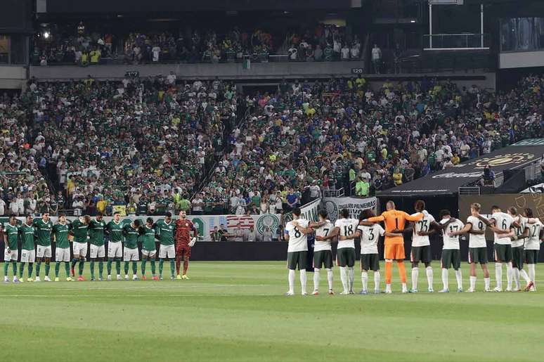 Antes da bolarolar,um minuto de silêncio para homenagear Diogo Jota e André Silva.