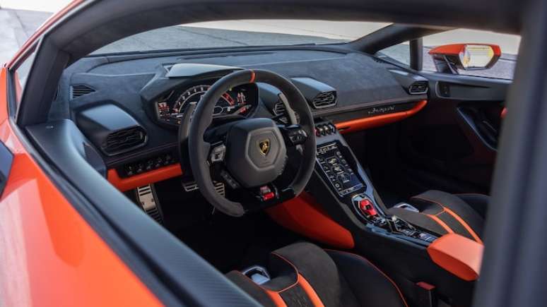 Sucessor do Gallardo, Lamborghini Huracán estreou em 2014 para manter legado do motor V10 com 610 cv