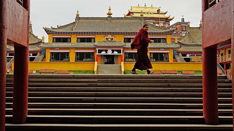 Os monastérios tibetanos são vigiados de perto devido à influência que ainda exercem