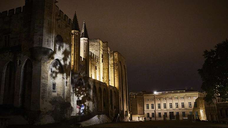 O Palácio dos Papas, que tradicionalmente recebe a cena principal com as criações internacionais da mostra oficial (IN) do Festival de Avignon, no sul da França.