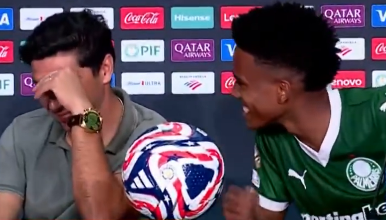 Estêvão e Abel dão risada em coletiva