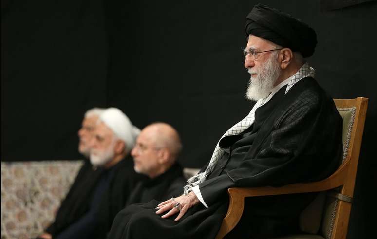 Líder supremo do Irã, Ali Khamenei, faz 1ª aparição pública em semanas
