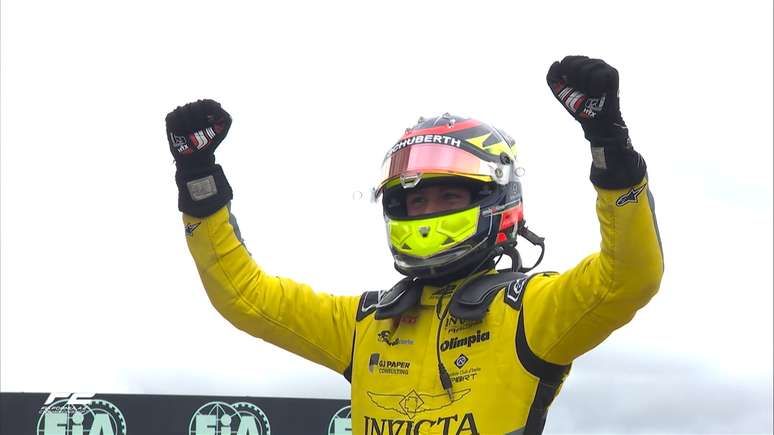 Leonardo Fornaroli vence em Silverstone