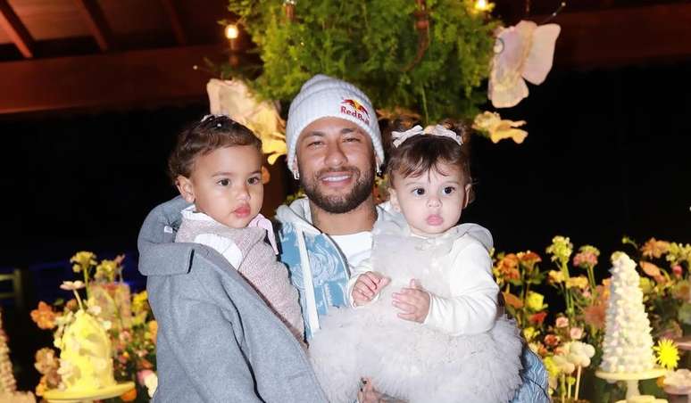 Da esquerda para direita: Mavie, Neymar e Helena